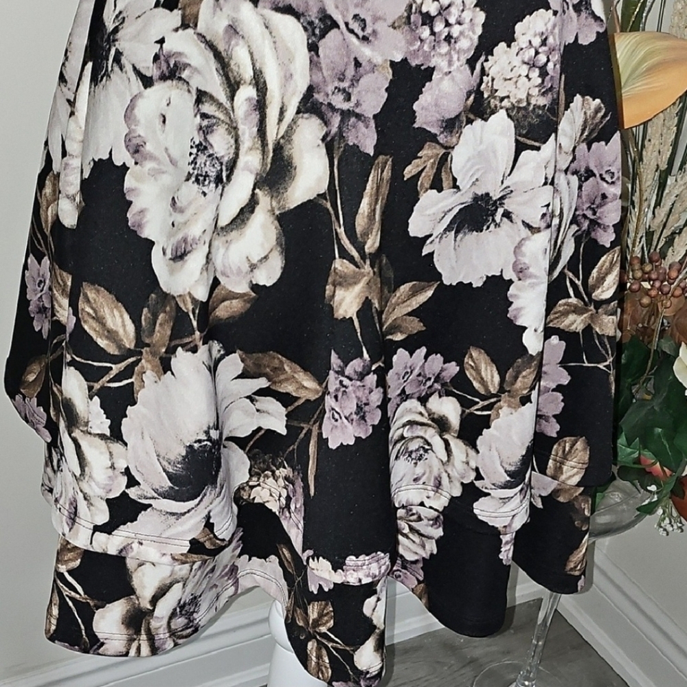 Windsor V-Neck Floral Dress - Picture 4 of 7
